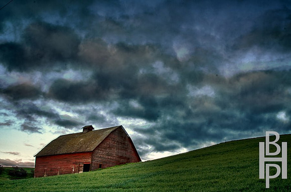 BHP_3127_Dramatic-Sky-Over-Barn
